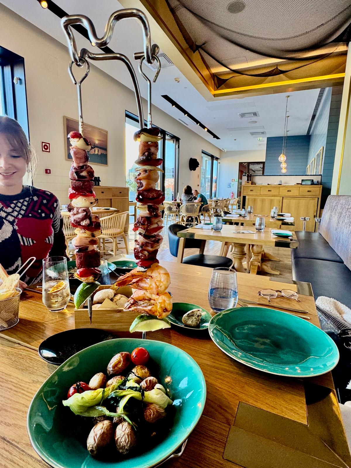 Gerechten op de kaart van visrestaurant Golden Catch